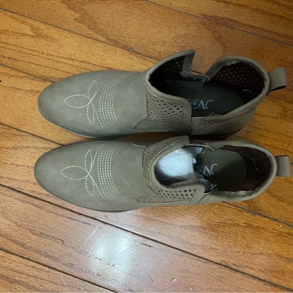 Boots - Picture 2 of 4